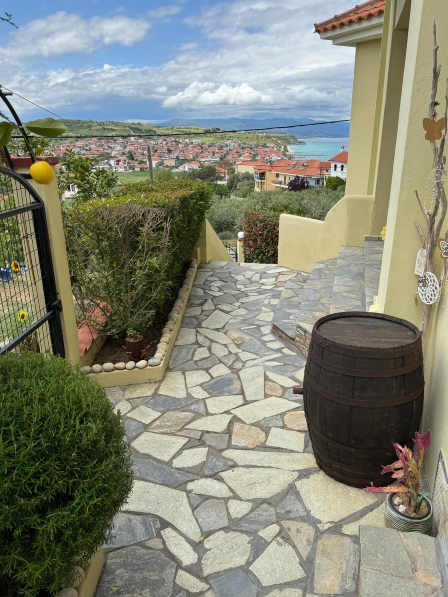 Despoina Meletiadou Nea Roda Bagian luar foto